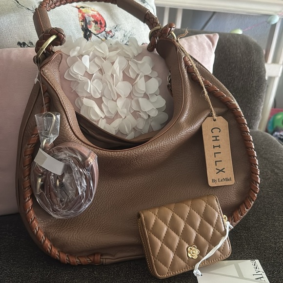 Elegant Tan Leather Women's Bag with woven handle and mini wallet - Picture 4 of 4